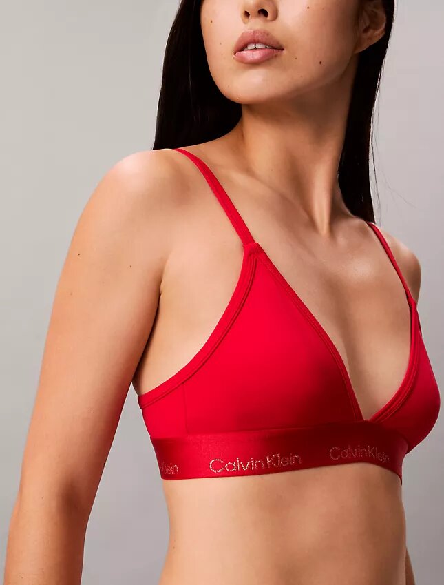 Bralette triangular ligeramente forrado para el Año Nuevo Lunar Bralette triangular ligeramente forrado para el Año Nuevo Lunar