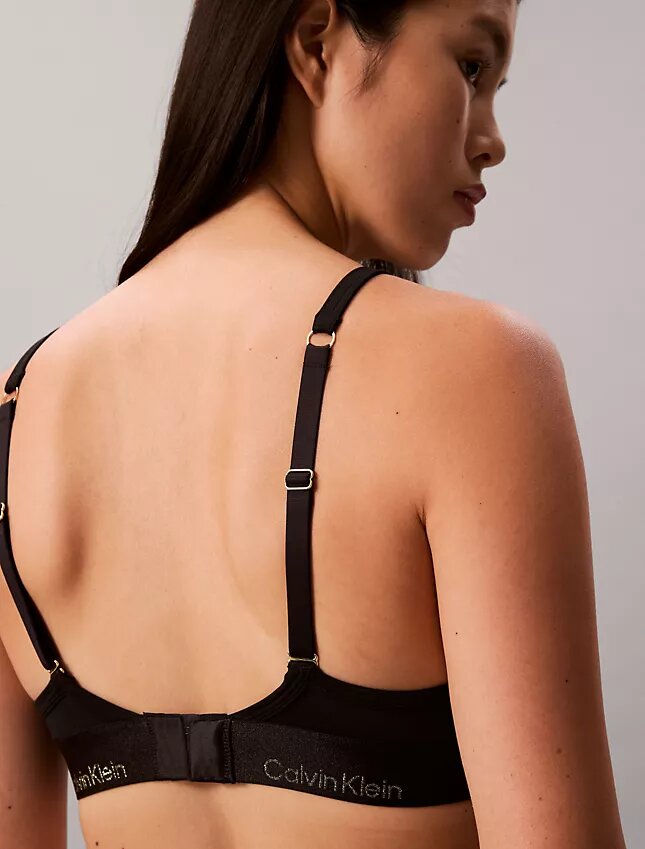 Bralette triangular ligeramente forrado para el Año Nuevo Lunar Bralette triangular ligeramente forrado para el Año Nuevo Lunar