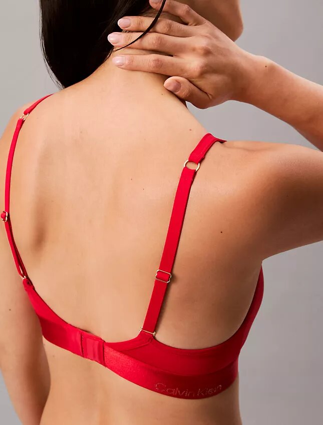 Bralette triangular ligeramente forrado para el Año Nuevo Lunar Bralette triangular ligeramente forrado para el Año Nuevo Lunar