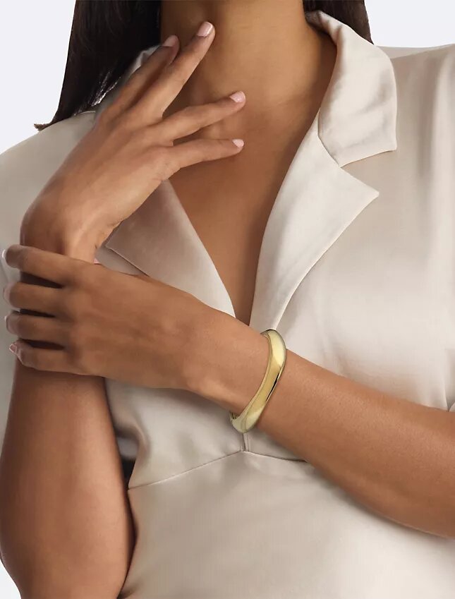 Brazalete de contorno escultural Brazalete de contorno escultural