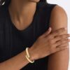 Brazalete redondo escultural Brazalete redondo escultural