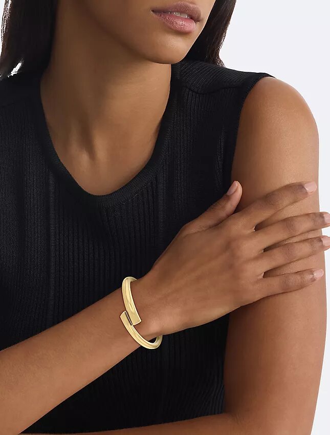 Brazalete redondo escultural Brazalete redondo escultural