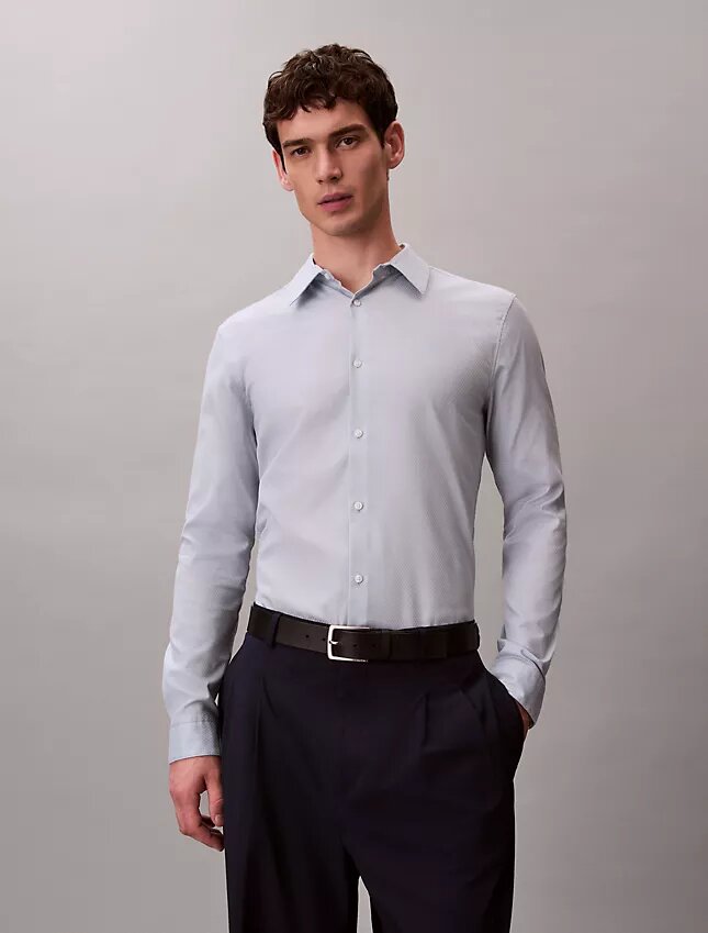 Camisa ajustada con botones y estampado jacquard geométrico Camisa ajustada con botones y estampado jacquard geométrico