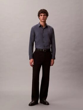 Camisa ajustada con botones y estampado jacquard geométrico Camisa ajustada con botones y estampado jacquard geométrico