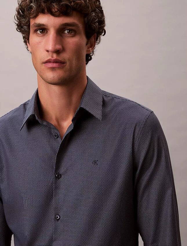 Camisa ajustada con botones y estampado jacquard geométrico Camisa ajustada con botones y estampado jacquard geométrico
