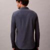 Camisa ajustada con botones y estampado jacquard geométrico Camisa ajustada con botones y estampado jacquard geométrico