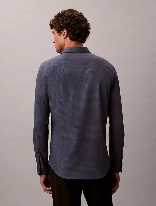 Camisa ajustada con botones y estampado jacquard geométrico Camisa ajustada con botones y estampado jacquard geométrico