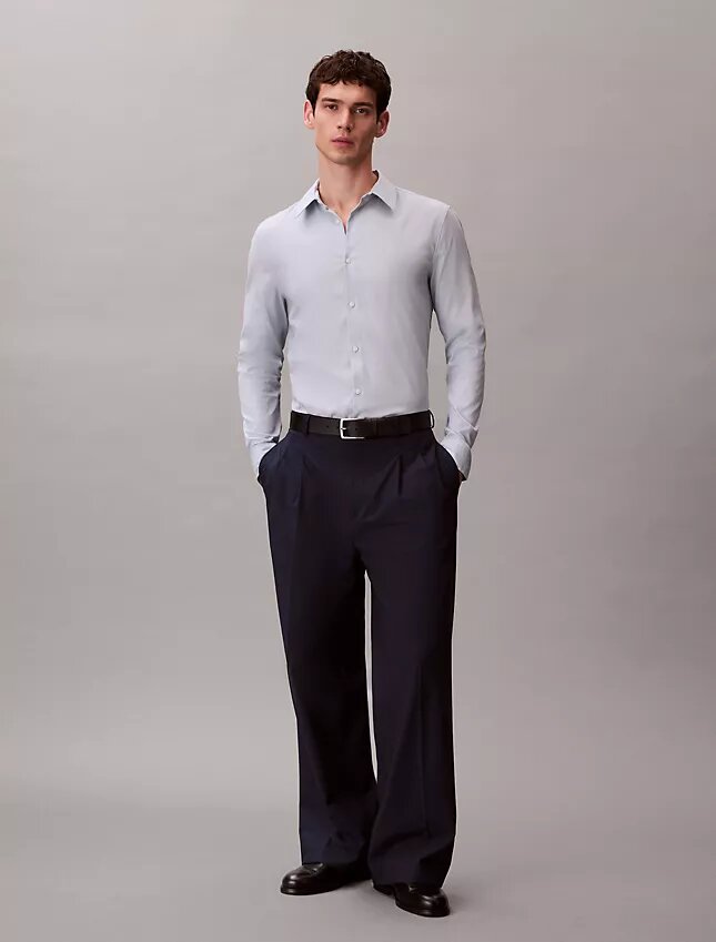 Camisa ajustada con botones y estampado jacquard geométrico Camisa ajustada con botones y estampado jacquard geométrico