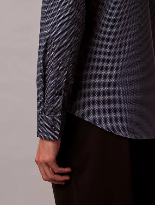 Camisa ajustada con botones y estampado jacquard geométrico Camisa ajustada con botones y estampado jacquard geométrico