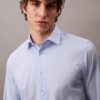 Camisa ajustada con botones y tejido elástico Camisa ajustada con botones y tejido elástico