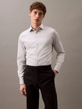 Camisa ajustada con botones y tejido elástico Camisa ajustada con botones y tejido elástico
