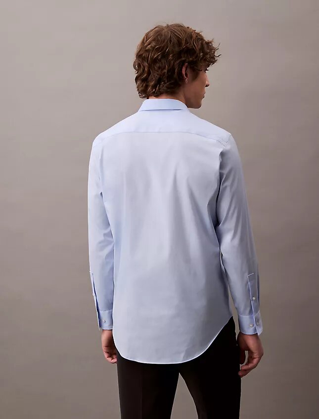 Camisa ajustada con botones y tejido elástico Camisa ajustada con botones y tejido elástico