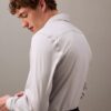 Camisa ajustada con botones y tejido elástico Camisa ajustada con botones y tejido elástico