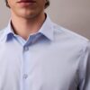 Camisa ajustada con botones y tejido elástico Camisa ajustada con botones y tejido elástico