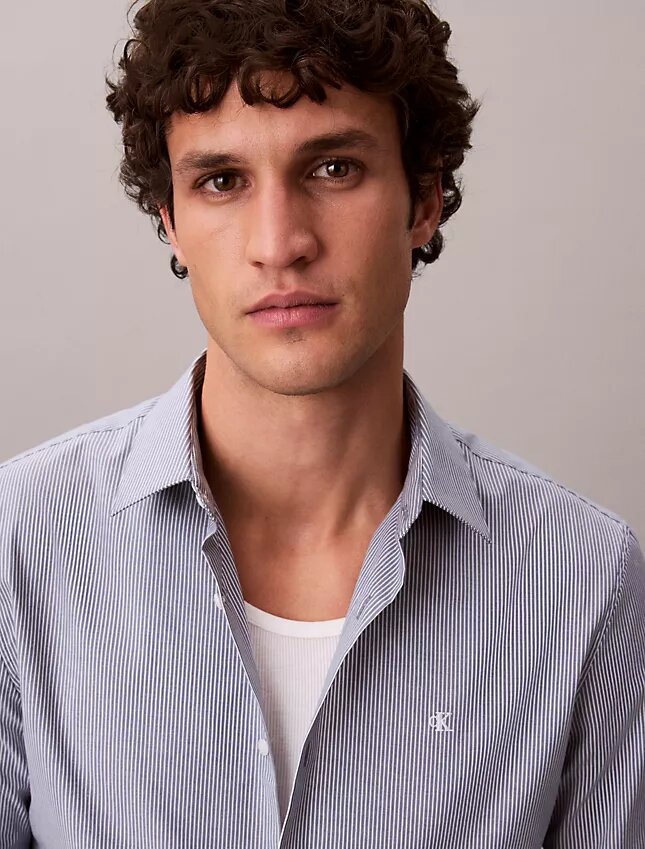 Camisa ajustada de Cotton Stretch a rayas con botones Camisa ajustada de Cotton Stretch a rayas con botones