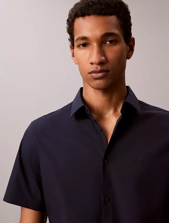 Camisa ajustada de Cotton Stretch con botones Camisa ajustada de Cotton Stretch con botones