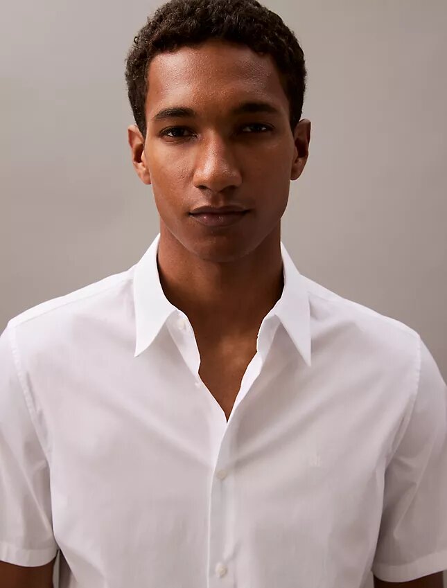 Camisa ajustada de Cotton Stretch con botones Camisa ajustada de Cotton Stretch con botones