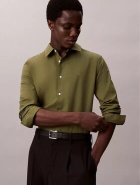 Camisa ajustada de popelín de algodón Cotton Stretch con botones