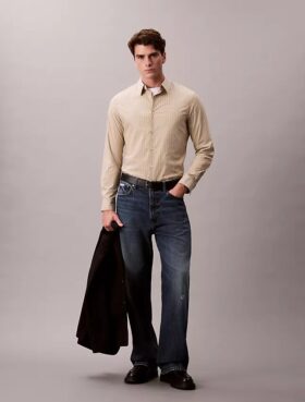 Camisa ajustada elástica a rayas con botones