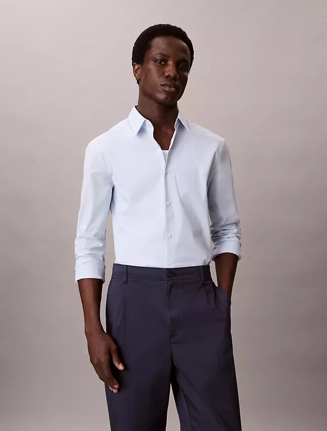 Camisa ajustada elástica con botones Camisa ajustada elástica con botones