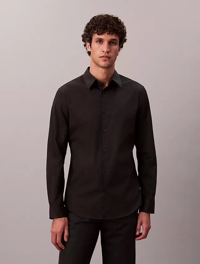 Camisa ajustada elástica con botones Camisa ajustada elástica con botones