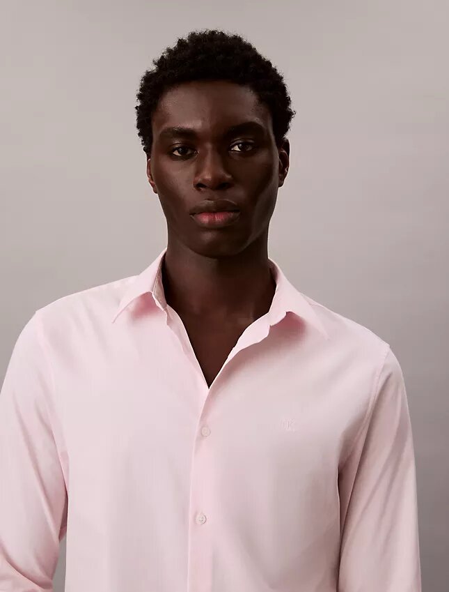 Camisa ajustada elástica con botones Camisa ajustada elástica con botones