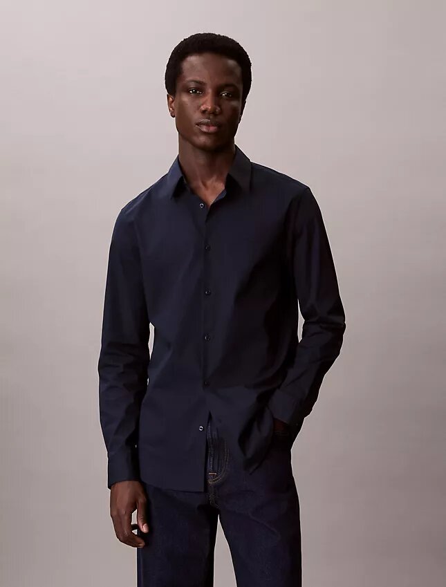 Camisa ajustada elástica con botones Camisa ajustada elástica con botones