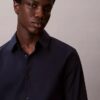 Camisa ajustada elástica con botones Camisa ajustada elástica con botones