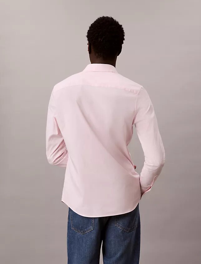 Camisa ajustada elástica con botones Camisa ajustada elástica con botones