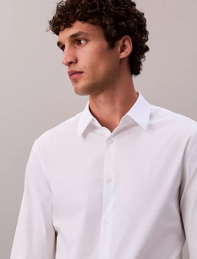 Camisa ajustada elástica con botones Camisa ajustada elástica con botones