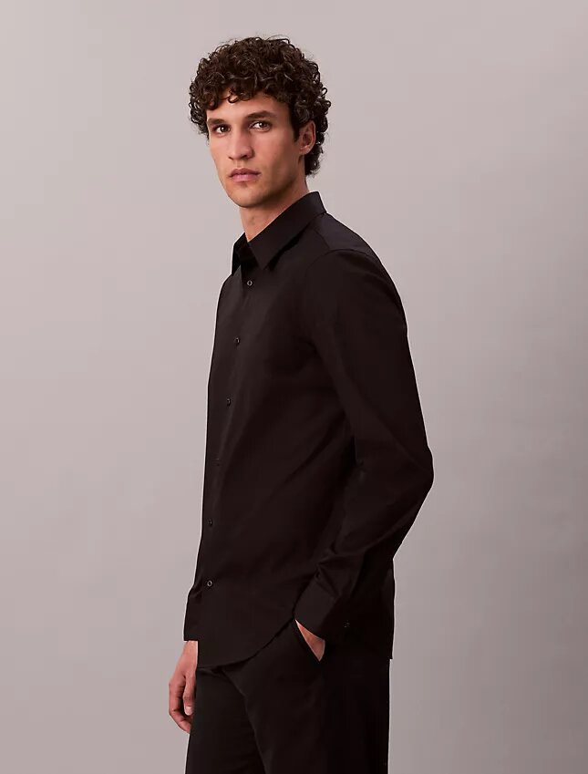Camisa ajustada elástica con botones Camisa ajustada elástica con botones