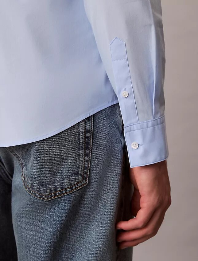 Camisa ajustada elástica con botones Camisa ajustada elástica con botones