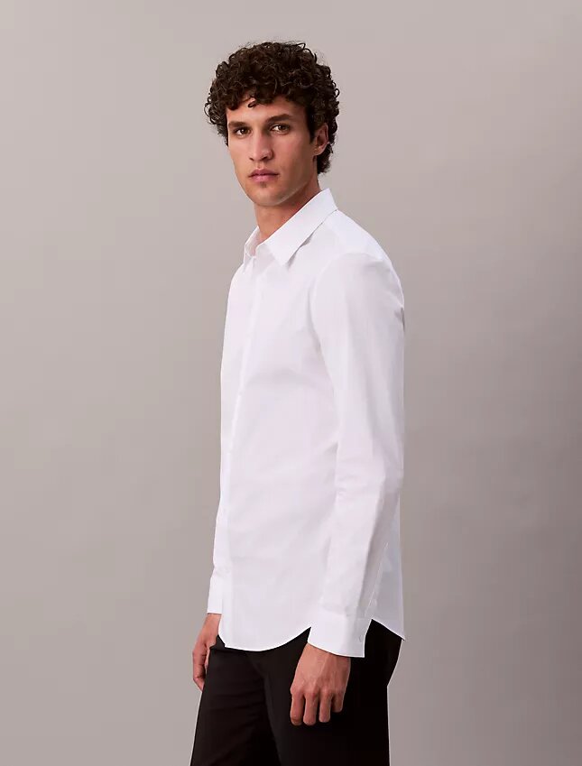 Camisa ajustada elástica con botones Camisa ajustada elástica con botones