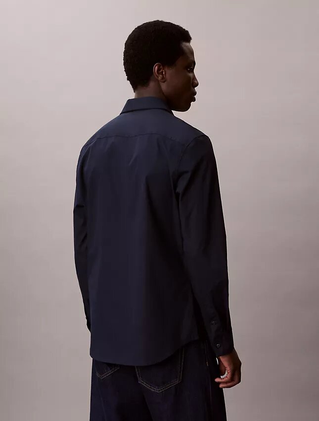 Camisa ajustada elástica con botones Camisa ajustada elástica con botones