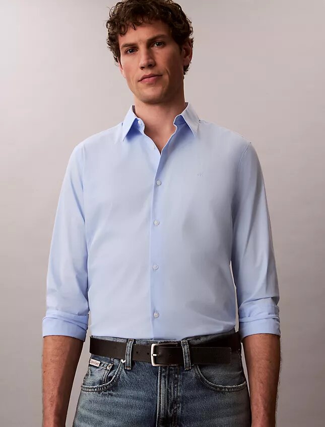 Camisa ajustada elástica con botones Camisa ajustada elástica con botones