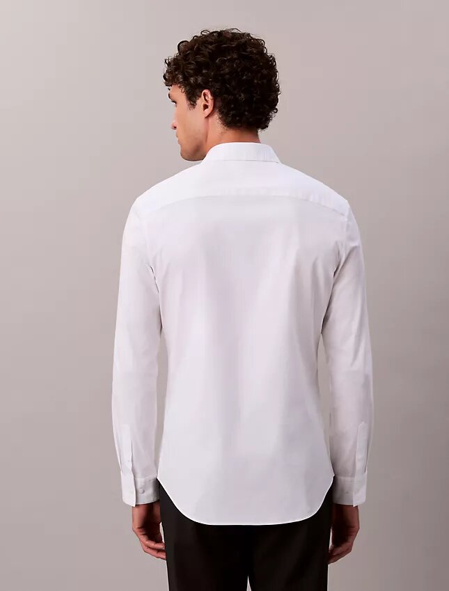 Camisa ajustada elástica con botones Camisa ajustada elástica con botones