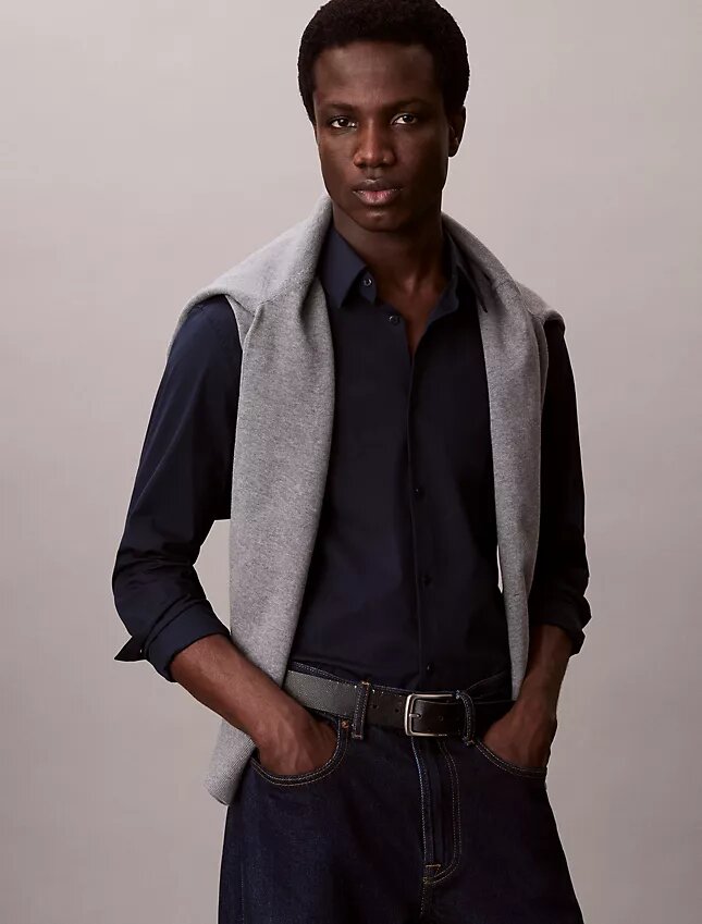 Camisa ajustada elástica con botones Camisa ajustada elástica con botones