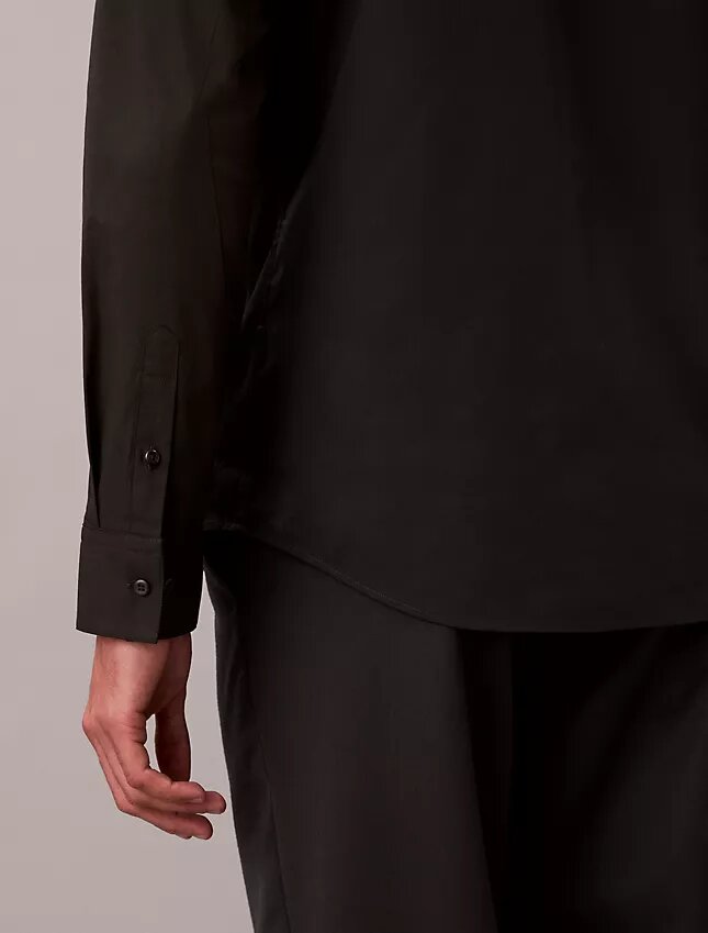 Camisa ajustada elástica con botones Camisa ajustada elástica con botones