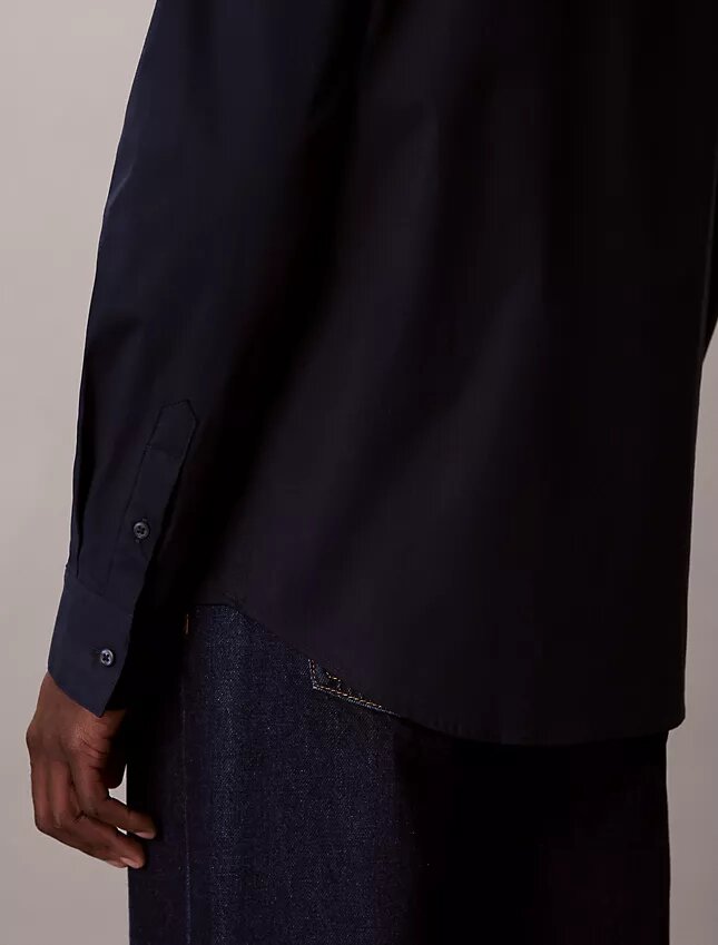 Camisa ajustada elástica con botones Camisa ajustada elástica con botones