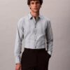 Camisa ajustada elástica Supima con rayas teñidas en hilo Camisa ajustada elástica Supima con rayas teñidas en hilo