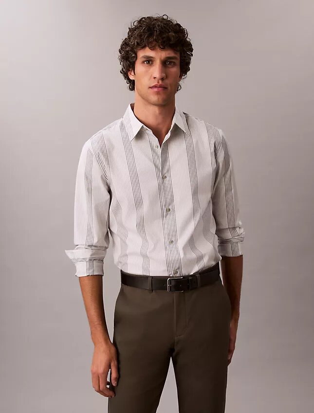 Camisa ajustada elástica Supima con rayas teñidas en hilo Camisa ajustada elástica Supima con rayas teñidas en hilo