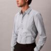 Camisa ajustada elástica Supima con rayas teñidas en hilo Camisa ajustada elástica Supima con rayas teñidas en hilo