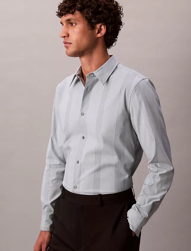 Camisa ajustada elástica Supima con rayas teñidas en hilo Camisa ajustada elástica Supima con rayas teñidas en hilo