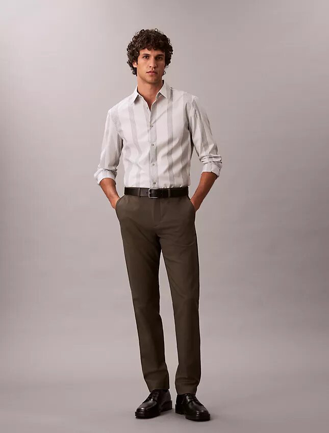 Camisa ajustada elástica Supima con rayas teñidas en hilo Camisa ajustada elástica Supima con rayas teñidas en hilo