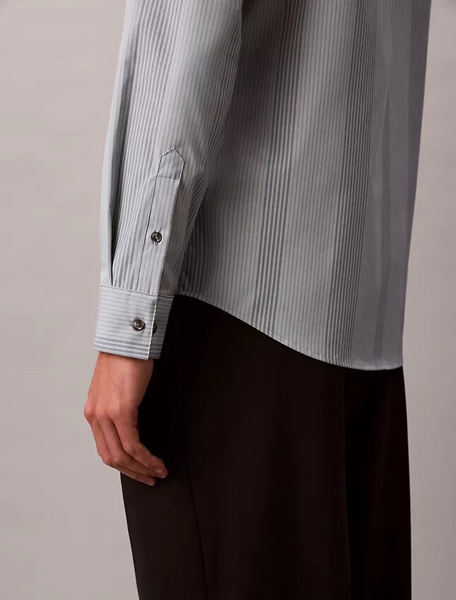 Camisa ajustada elástica Supima con rayas teñidas en hilo Camisa ajustada elástica Supima con rayas teñidas en hilo