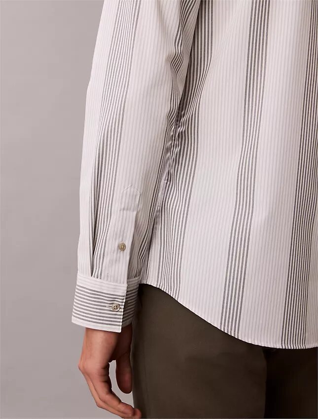 Camisa ajustada elástica Supima con rayas teñidas en hilo Camisa ajustada elástica Supima con rayas teñidas en hilo
