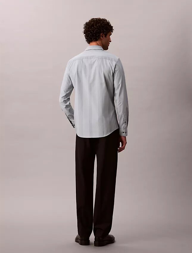 Camisa ajustada elástica Supima con rayas teñidas en hilo Camisa ajustada elástica Supima con rayas teñidas en hilo