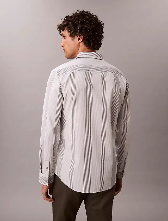 Camisa ajustada elástica Supima con rayas teñidas en hilo Camisa ajustada elástica Supima con rayas teñidas en hilo