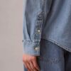Camisa clásica de Denim con botones Camisa clásica de Denim con botones