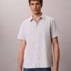 Camisa clásica de rayas con botones de seersucker Camisa clásica de rayas con botones de seersucker